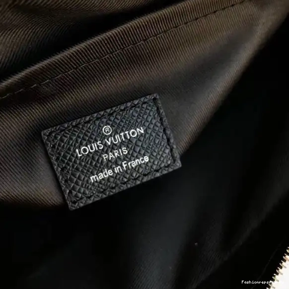 FS CHEAP Vuitton PM Louis OUTDOOR MESSENGER 0522